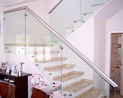 Corrimão de vidro para escada externa