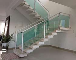 Corrimão de escada em vidro temperado