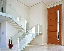 Corrimão de vidro para escada externa