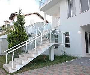 Corrimão de Alumínio Branco com Vidro Corrimão de Alumínio Branco com Vidro