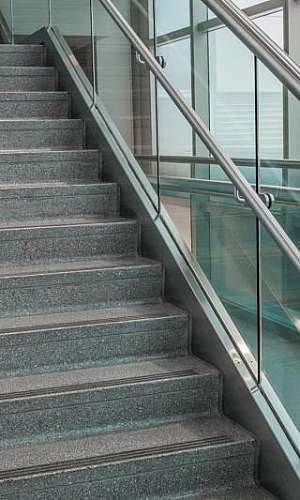 Corrimão de aluminio com vidro Corrimão de aluminio com vidro