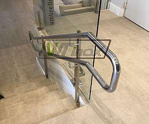 Corrimão de Escada em Aço Inox  Corrimão de Escada em Aço Inox
